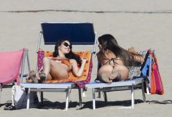 Sabaudia: topless per le pupe e la tentatrice