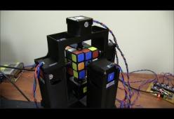 Cubo di Rubik: un robot lo risolve in appena 1.019 secondi