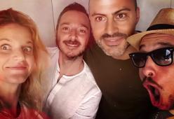 Chiara esordisce alla conduzione di 105 Take Away cantando "Il Cielo In Una Stanza"