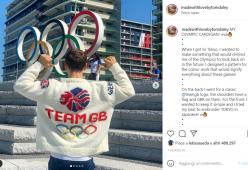 Il cardigan che Tom Daley stava ricamando è pronto e visibile sui social