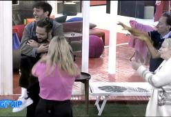 Manuel Bortuzzo e Alex Belli ballano insieme nella casa del Grande Fratello Vip: scena bellissima
