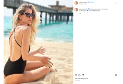 Elena Santarelli si rilassa a Dubai e si concede qualche posa hot sotto il sole