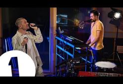 Bastille: ascolta la sorprendente cover di "Bad Guy" di Billie Eilish