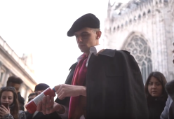 Achille Lauro diventa artista di strada a Milano: un'anticipazione di Sanremo 2020?