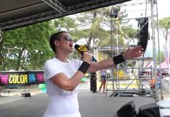 The Color Run: Silvia Salemi canta sul palco di Lido di Camaiore