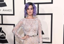 Katy Perry: problemi alle ginocchia per i troppi spettacoli