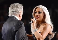 Lady Gaga: capitombolo sul palco 
