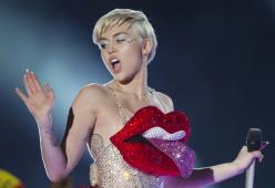 Miley Cyrus shock: vuole della corna di silicone
