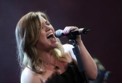 Kelly Clarkson, in arrivo due gemelli?
