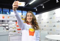 Carlotta Ferlito a Milano per l’anteprima della collezione McDonald’s