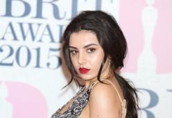 Charli XCX: una strana "dichiarazione femminista"

