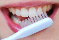 I sei errori più comuni che si compiono lavando i denti 
