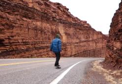 1126 chilometri in skateboard in un video eccezionale