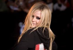 Avril Lavigne continua la sua lotto contro il morbo di Lyme
