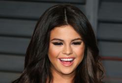 Selena Gomez commenta le critiche ricevute per l'aumento di peso dovuto al lupus