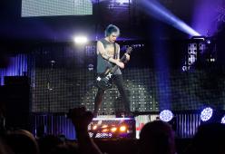 Michael Clifford, incidente d'auto mentre era al telefono
