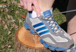 A cosa serve il buco extra sulle scarpe da tennis?