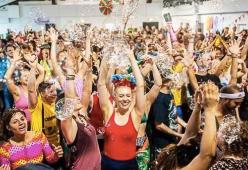 Morning Gloryville: arriva il rave a base di yoga e frullati
