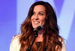 Alanis Morissette festeggia i 20 anni di "Jagged Little Pill"
