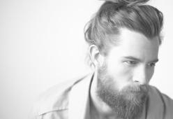 La vera ragione per cui gli uomini si fanno crescere la barba 