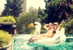 Taylor Swift: prima foto ufficiale con Calvin Harris
