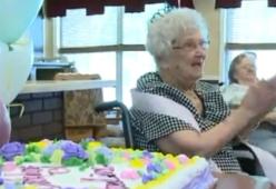 A cent’anni questa signora racconta il suo elisir di lunga vita: sbronzarsi. 