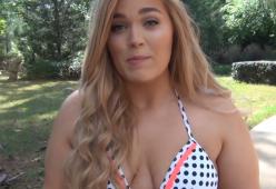 Loey Lane: il bikini è per tutte le donne anche se hanno qualche chilo in più