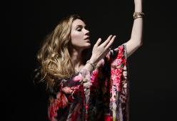 Joss Stone annulla i concerti per prendersi cura del suo cane
