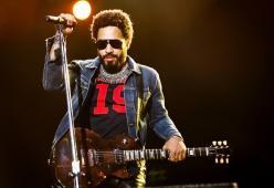 Lenny Kravitz: show (involontario) a luci rosse
