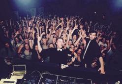 Il DJ "trolla" il pubblico durante uno show
