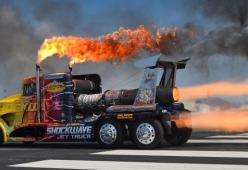 Ecco Il camion più veloce del mondo: “vola” superando i 605 km/h