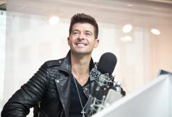 Robin Thicke: "Ero ubriaco e fatto nelle interviste per Blurred Lines"
