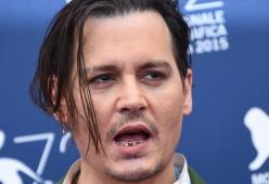 Johnny Depp si presenta fuori forma alla 72esima Mostra del Cinema di Venezia