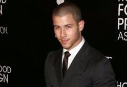 Nick Jonas in vacanza con Kate Hudson
