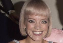 Lily Allen guida le proteste anti-Cameron 
