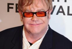 Elton John: arriva la telefonata di Putin
