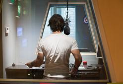 Inside the radio: l'obiettivo di 105 Backstage nei corridoi di Radio 105