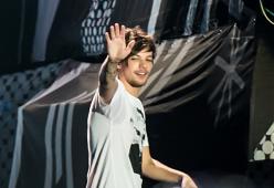 Louis Tomlinson rompe il silenzio dopo la morte della sorella