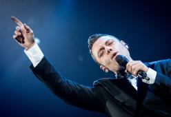 “La musica non si deve fermare”: Tiziano Ferro incanta Milano, guarda le foto