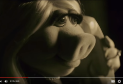 Miss Piggy canta Hello di Adele