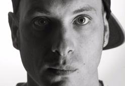 Clementino: da rap star a scrittore. Mercoledì 25 alle 18.00,  a 105 Mi Casa