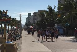 “Thanksgiving Day”: niente tacchino, a Miami si va in spiaggia. Guarda le foto..