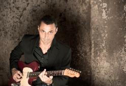 Alex Britti a 105 Friends, mercoledì 2 alle 11.00