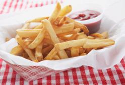 Mangia solo patatine fritte per anni e diventa quasi cieco