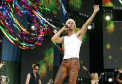 Enrique Iglesias accusato perché “troppo sexy” 