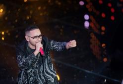 Rocco Hunt: la sua "Wake Up" sveglia Sanremo ed il Festival
