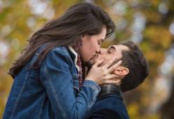 Sai cosa pensano i ragazzi mentre ti baciano?