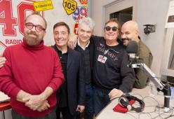 Il cast dello spettacolo teatrale "Matti da slegare" ospiti di Toni e Ross: Gioele Dix, Enzo Iacchetti e Giobbe Covatta PT2