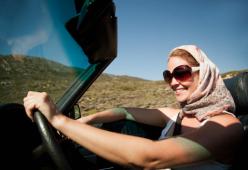 Quali sono i divieti più assurdi per chi guida un’auto nel mondo?