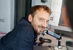 Cesare Cremonini ritrova la musicassetta di "Squerez"
